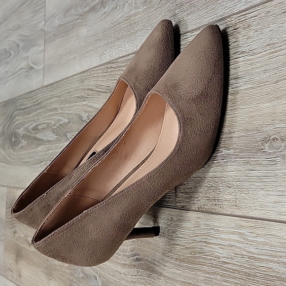 French Connection Size 7 1/2 Brown Vegan Suede Kate Flex Pumps - Picture 1 of 9